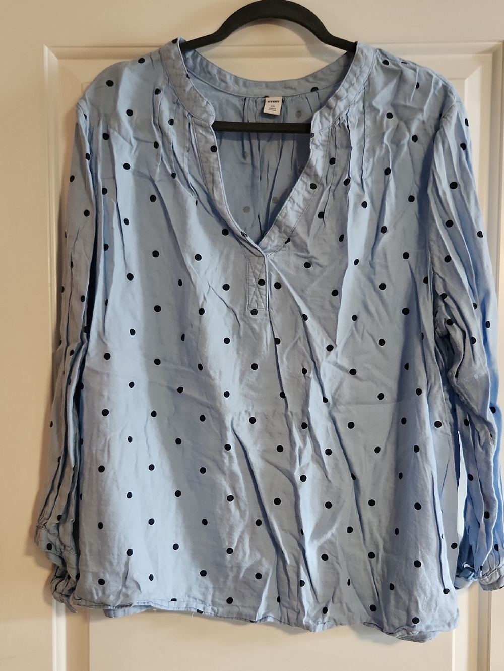 Old Navy Light Blue Long-Sleeve V-Neck Polka Dot Blouse
